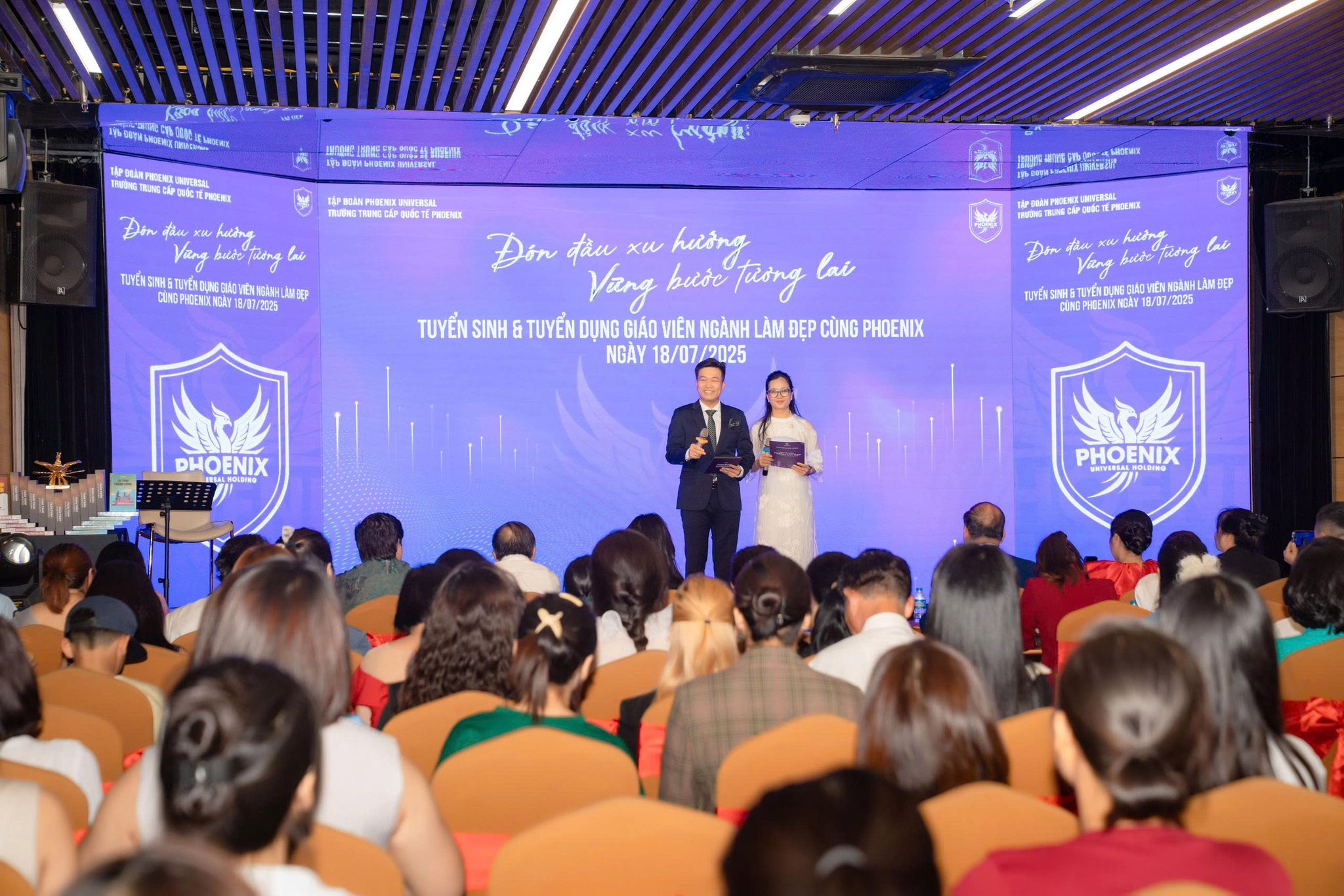 TỔNG KẾT SỰ KIỆN “ĐÓN ĐẦU XU HƯỚNG – VỮNG BƯỚC TƯƠNG LAI” Tuyển sinh & Tuyển dụng giáo viên ngành Làm đẹp cùng Phoenix