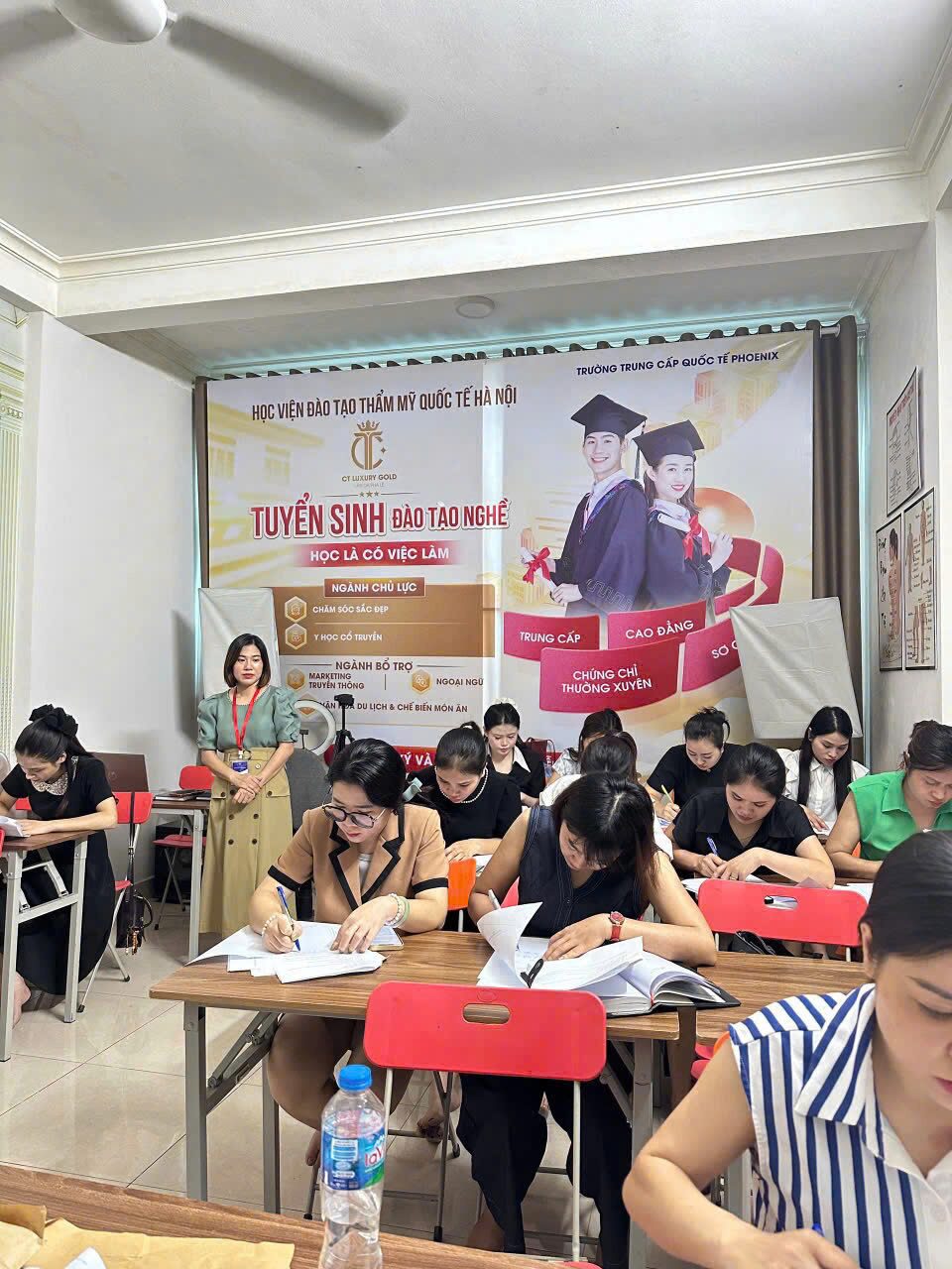 Kỳ Thi Kết Thúc Học Kỳ Của Hệ Trung Cấp Ngành Chăm Sóc Sắc Đẹp