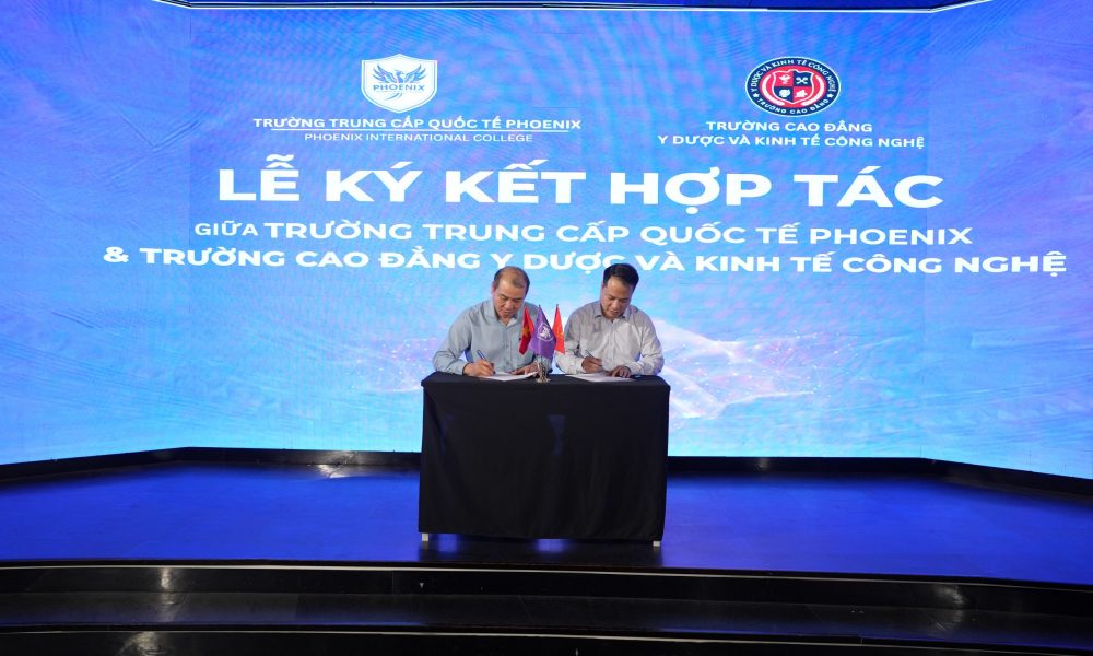 Đại diện Trường trung cấp quốc tế Phoenix và Trường cao đẳng Y Dược và Công Nghệ ký kết hợp tác